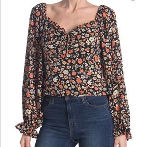 Ruffle Sweetheart Neck Top
ASTR